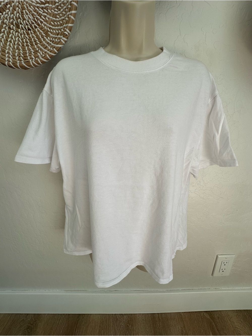 Abercrombie & Fitch White Short Sleeve “Easy Tee”. Size Medium